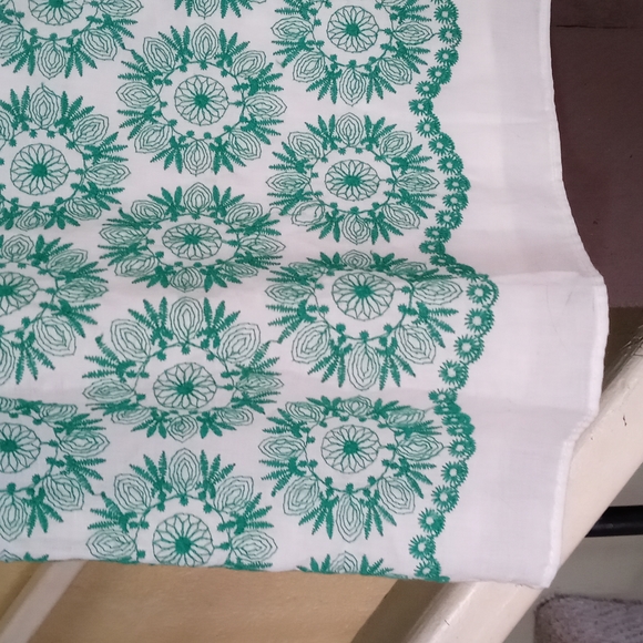 Max Studio Green & White Embroidered Mini Dress ~~So Cute!! Women's Size XS NWT - Picture 5 of 6